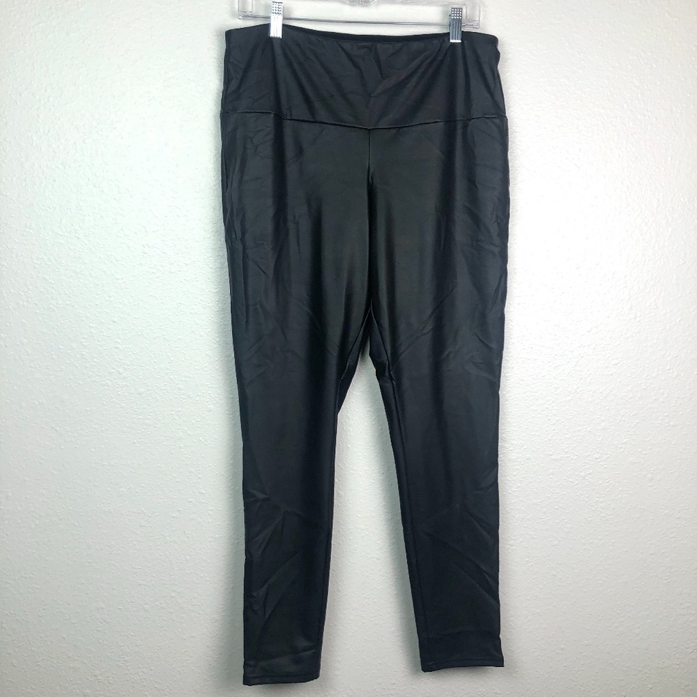 Simply Vera Wang black faux leather leggings, L